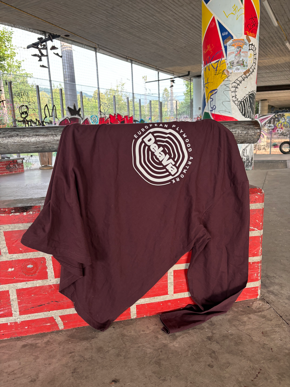 DelaVia Patch Logo Longsleeve back red-brown